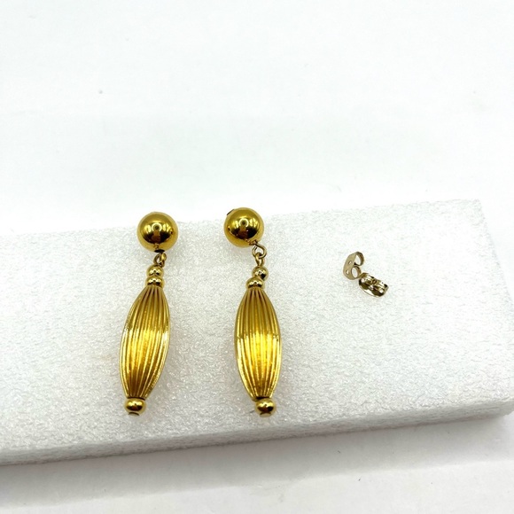 Gold Tone Drop Earrings Pierced Earrings. Dangling Long 2”” - Picture 5 of 8
